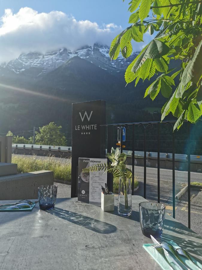 Hotel Le White - Le 42 Restaurant Champery Exterior photo